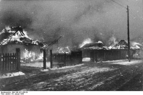 Brennendes russisches Dorf (10. Januar 1944)